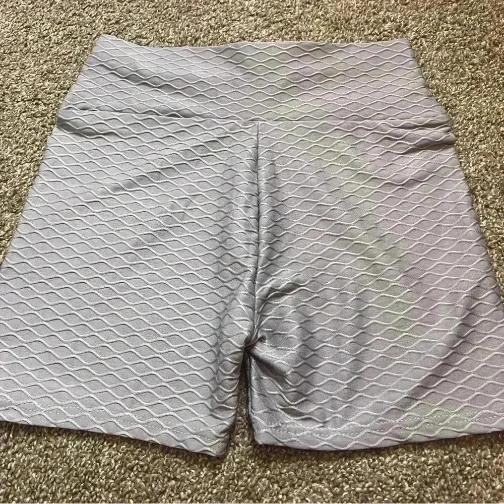 Bella Movement Shorts - Picture 2 of 2